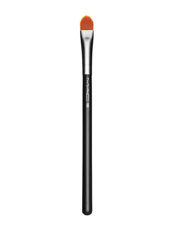 MAC 195 Concealer Brush product photo