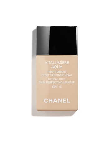 CHANEL VITALUMI&Egrave;RE AQUA Ultra-Light Skin Perfecting Makeup SPF15 product photo