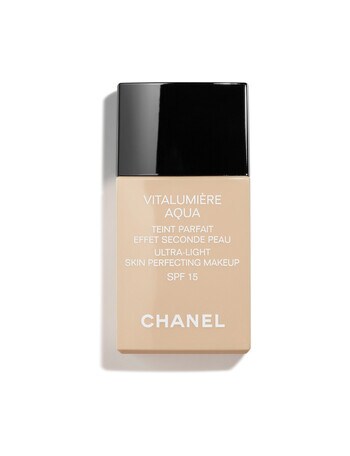 CHANEL VITALUMI&Egrave;RE AQUA Ultra-Light Skin Perfecting Makeup SPF15 product photo