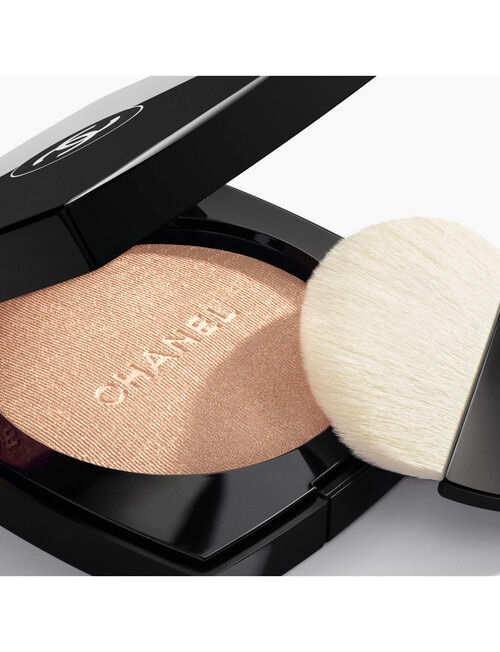CHANEL POUDRE LUMIÈRE Illuminating Powder product photo View 02 L