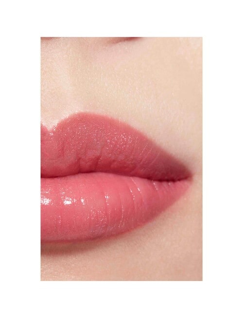 CHANEL LES BEIGES LIP BALM Hydrating Lip Care With A Subtle Healthy Glow Tint. product photo View 06 L