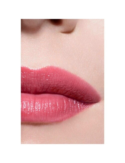 CHANEL LES BEIGES LIP BALM Hydrating Lip Care With A Subtle Healthy Glow Tint. product photo View 05 L