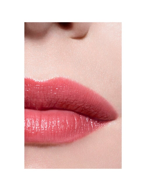 CHANEL LES BEIGES LIP BALM Hydrating Lip Care With A Subtle Healthy Glow Tint. product photo View 03 L