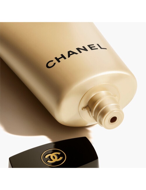 CHANEL SUBLIMAGE GEL-TO-OIL CLEANSER Ultimate Comfort and Radiance-Revealing Gel-To-Oil Cleanser 150ml product photo View 02 L