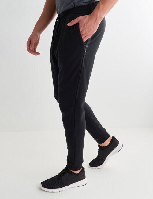 Gym Equipment Panel Trackpant, Black product photo