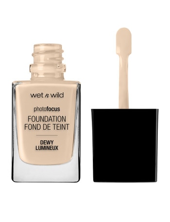 wet n wild Photo Focus Dewy Foundation product photo