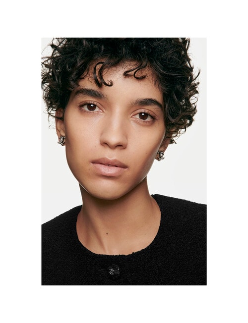 CHANEL LES BEIGES FOUNDATION Healthy Glow Foundation Hydration and Longwear product photo View 04 L