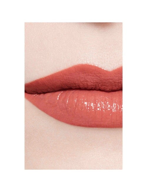 CHANEL ROUGE COCO BLOOM Hydrating and Plumping Lipstick. Intense, Long-Lasting Colour and Shine product photo View 05 L