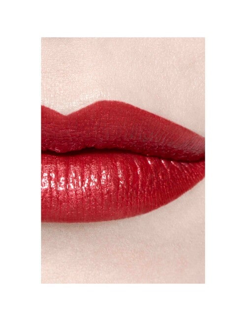 CHANEL ROUGE COCO BLOOM Hydrating and Plumping Lipstick. Intense, Long-Lasting Colour and Shine product photo View 05 L