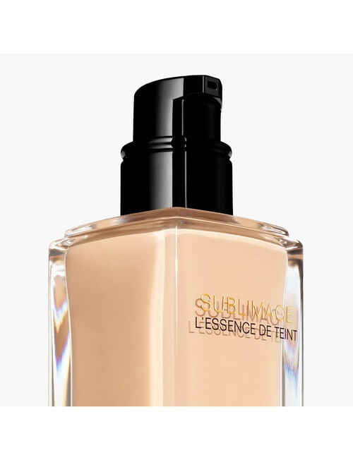 CHANEL SUBLIMAGE L'ESSENCE DE TEINT Ultimate Radiance-Generating Serum Foundation product photo View 02 L