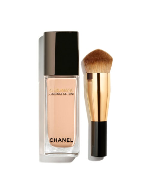 CHANEL SUBLIMAGE L'ESSENCE DE TEINT Ultimate Radiance-Generating Serum Foundation product photo