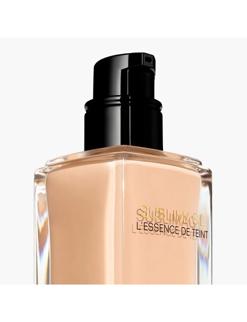 CHANEL SUBLIMAGE L'ESSENCE DE TEINT Ultimate Radiance-Generating Serum Foundation product photo View 02 L