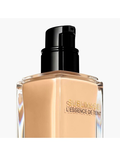 CHANEL SUBLIMAGE L'ESSENCE DE TEINT Ultimate Radiance-Generating Serum Foundation product photo View 02 L