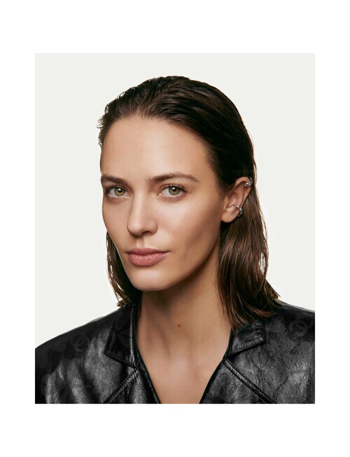 CHANEL SUBLIMAGE L'ESSENCE DE TEINT Ultimate Radiance-Generating Serum Foundation product photo View 04 L