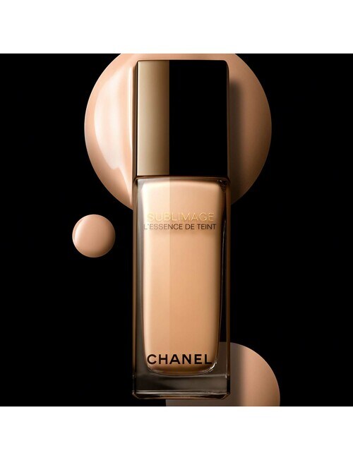 CHANEL SUBLIMAGE L'ESSENCE DE TEINT Ultimate Radiance-Generating Serum Foundation product photo View 06 L
