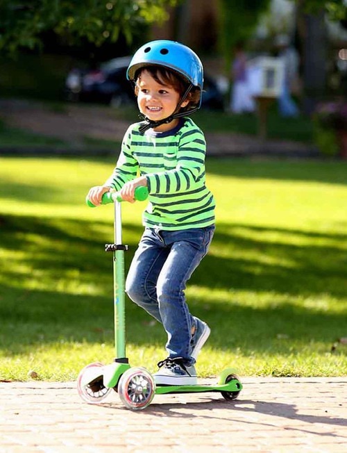 Micro Mini Micro Deluxe Scooter, Green product photo View 04 L