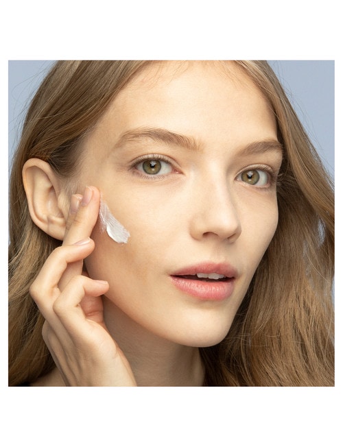 Maybelline Fit Me Dewy + Smooth Primer SPF20 product photo View 04 L