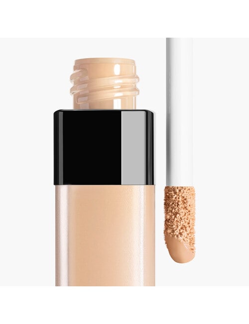 CHANEL LE CORRECTEUR DE CHANEL Longwear Concealer product photo View 02 L