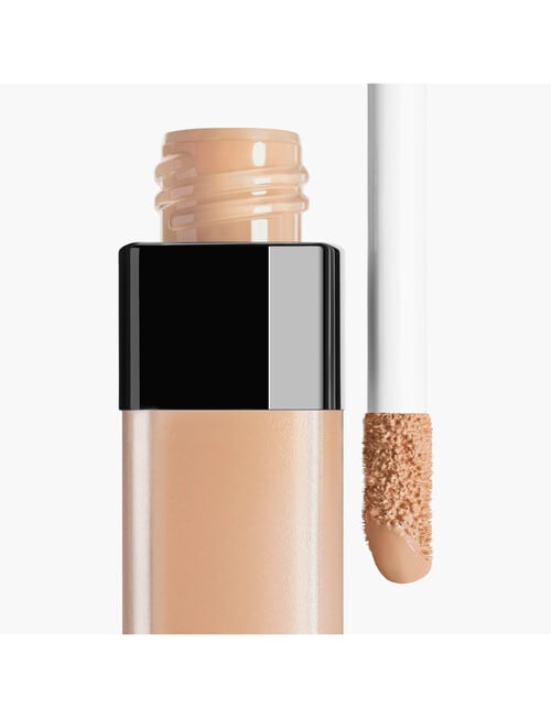 CHANEL LE CORRECTEUR DE CHANEL Longwear Concealer product photo View 02 L