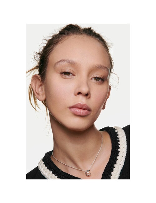 CHANEL ULTRA LE TEINT FLUIDE Ultrawear - All-Day Comfort - Flawless Finish Foundation product photo View 04 L