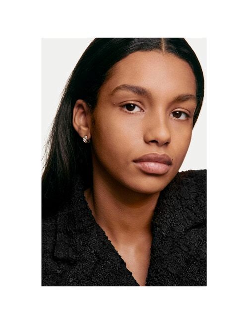 CHANEL ULTRA LE TEINT FLUIDE ULTRAWEAR - ALL-DAY COMFORT - FLAWLESS FINISH FOUNDATION product photo View 04 L