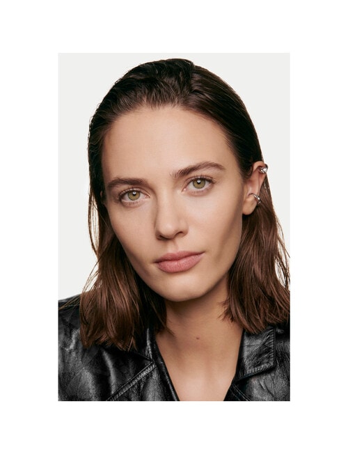 CHANEL ULTRA LE TEINT FLUIDE Ultrawear - All-Day Comfort - Flawless Finish Foundation product photo View 04 L