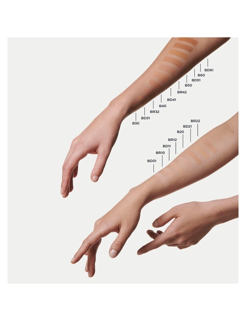 CHANEL ULTRA LE TEINT FLUIDE Ultrawear - All-Day Comfort - Flawless Finish Foundation product photo View 05 L