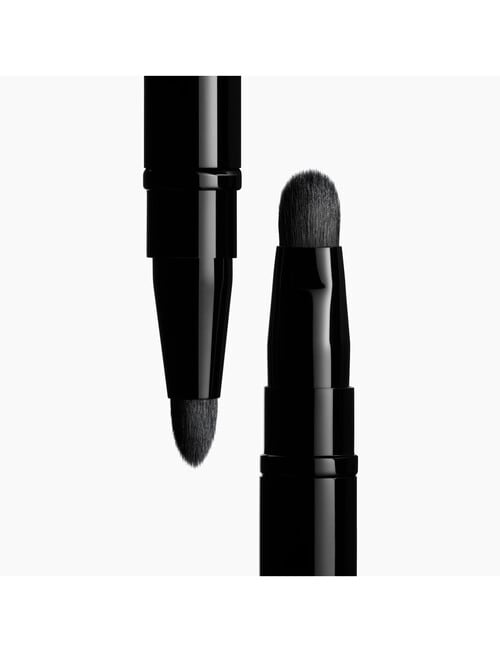 CHANEL PINCEAU DUO CONTOUR YEUX RÉTRACTABLE N°201 Dual-Ended Brush: Defines and Blends product photo View 02 L