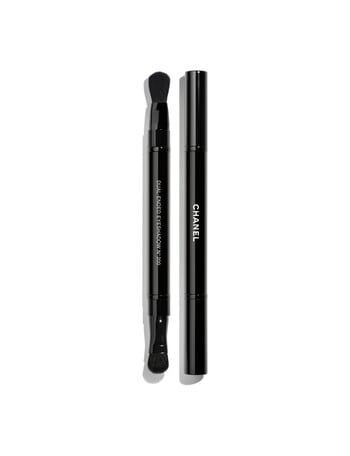 CHANEL PINCEAU DUO PAUPIÈRES RÉTRACTABLE N°200 Dual-Ended Eyeshadow Brush: Applies and Blends product photo