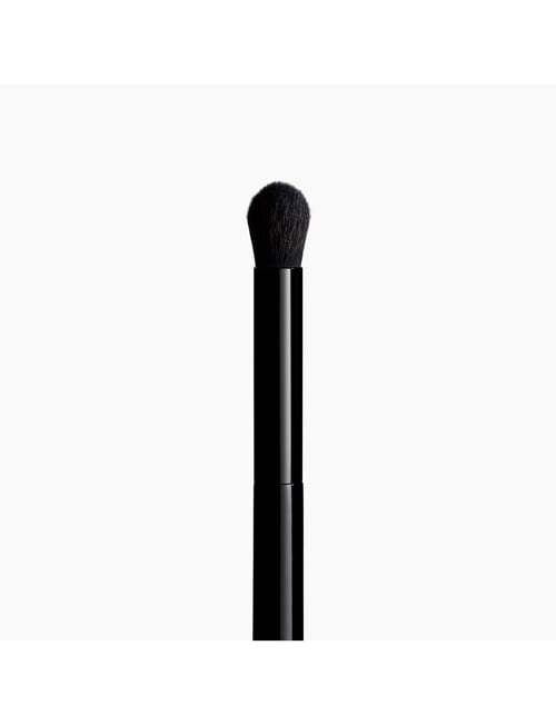 CHANEL PINCEAU OMBREUR ROND N°204 Eyeshadow Brush product photo View 02 L