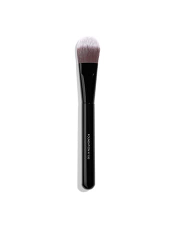 CHANEL PINCEAU FOND DE TEINT N°100 Foundation Brush product photo