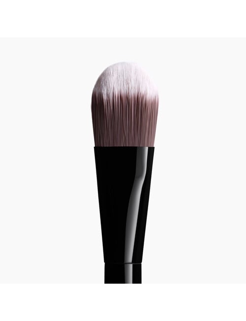 CHANEL FOUNDATION BRUSH N°100 Foundation Brush product photo View 02 L