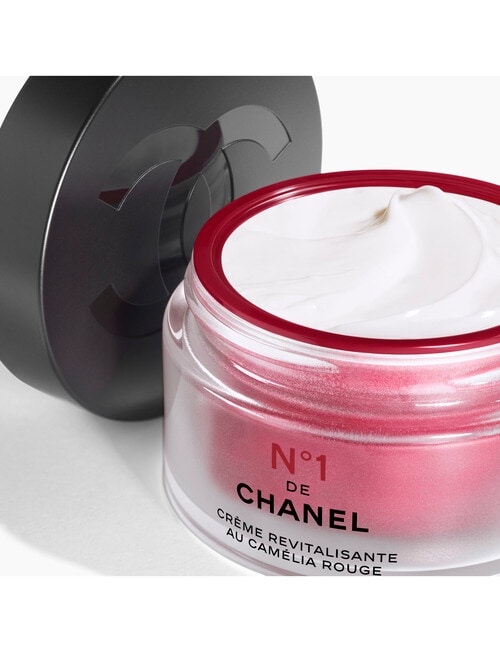 CHANEL N°1 DE CHANEL REVITALIZING CREAM Smooths - Plumps - Provides Comfort 50g product photo View 02 L