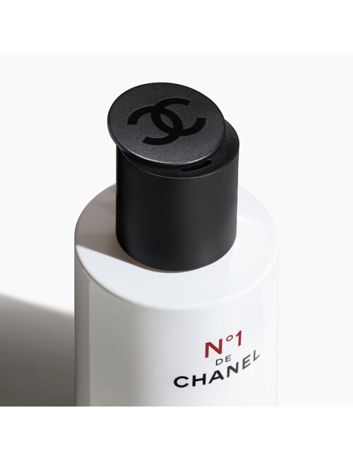 CHANEL N&deg;1 DE CHANEL REVITALIZING LOTION Energises - Refines - Plumps 150ml product photo View 02 L