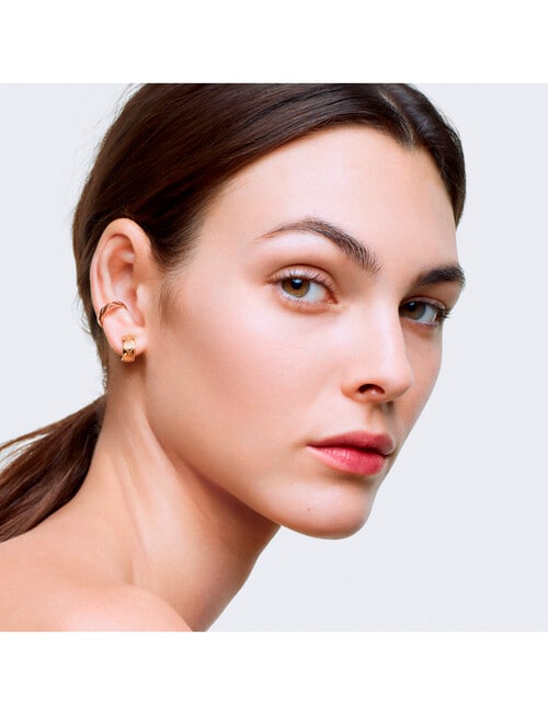 CHANEL N&deg;1 DE CHANEL SMOOTHING SERUM Smooths - Boosts Radiance - Refines Pores product photo View 08 L