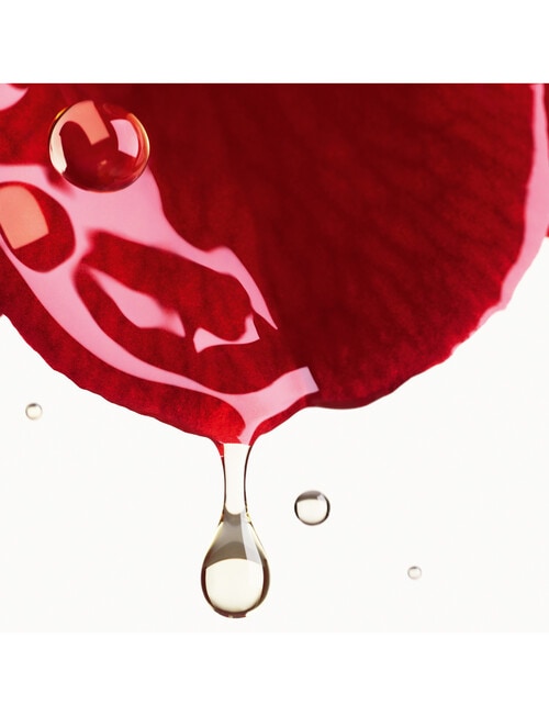 CHANEL N&deg;1 DE CHANEL REVITALIZING SERUM Prevents and Corrects The Appearance Of The 5 Signs Of Ageing product photo View 07 L