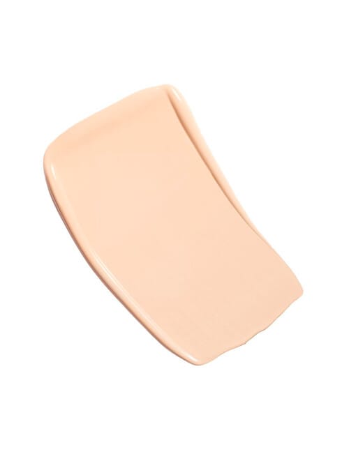CHANEL N°1 DE CHANEL REVITALIZING FOUNDATION Illuminates - Hydrates - Protects product photo View 03 L