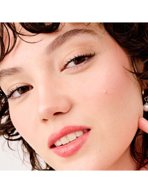 benefit Highlighter product photo View 03 L