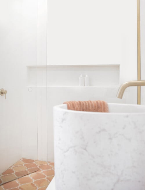 The Aromatherapy Co. Naturals Hand & Body Lotion, Rose Jasmine & Oud, 400ml product photo View 03 L