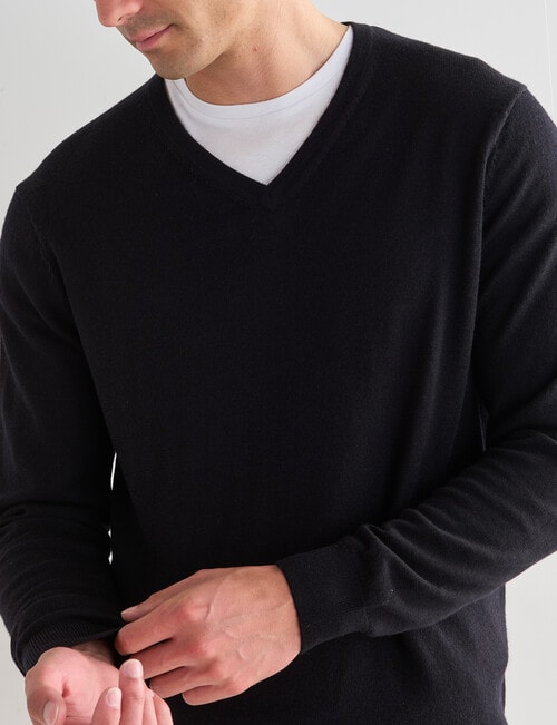 North South Merino V Neck Jumper, Black product photo View 04 L