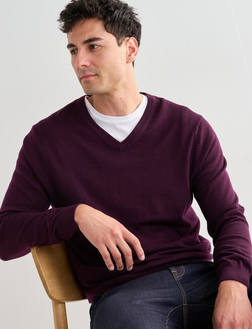 North South Merino V Neck Jumper, Plum product photo