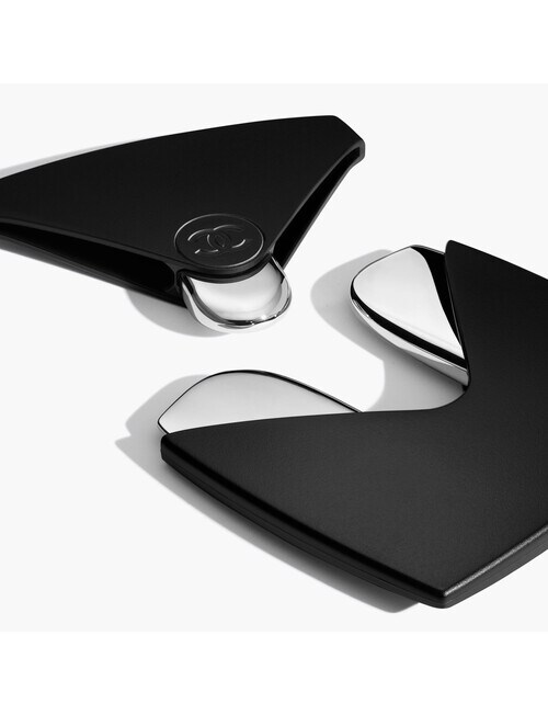 CHANEL LE LIFT PRO MASSAGE TOOL Corrects - Redefines - Smooths product photo View 02 L