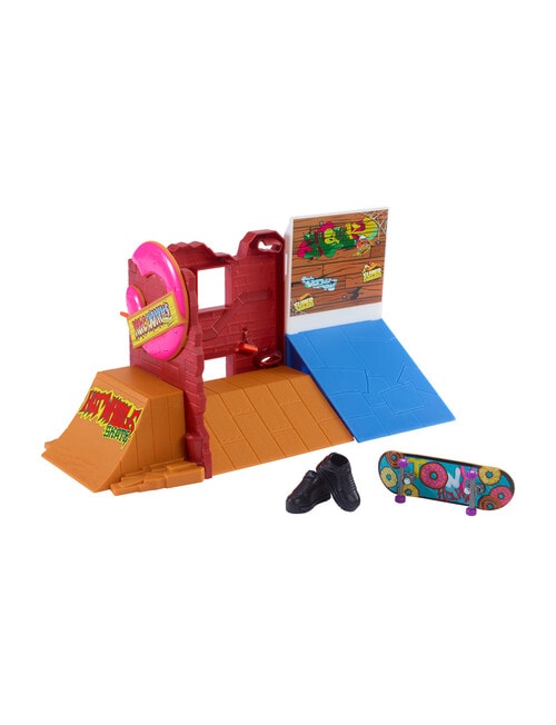 Hot Wheels Skate Drop In Skate Set, Assorted product photo View 02 L
