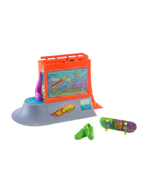 Hot Wheels Skate Drop In Skate Set, Assorted product photo View 04 L