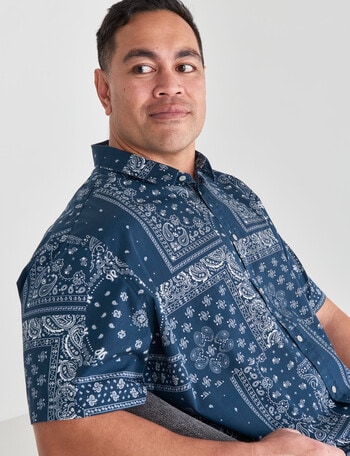Tarnish King Size Bandana Short Sleeve Shirt, Navy product photo