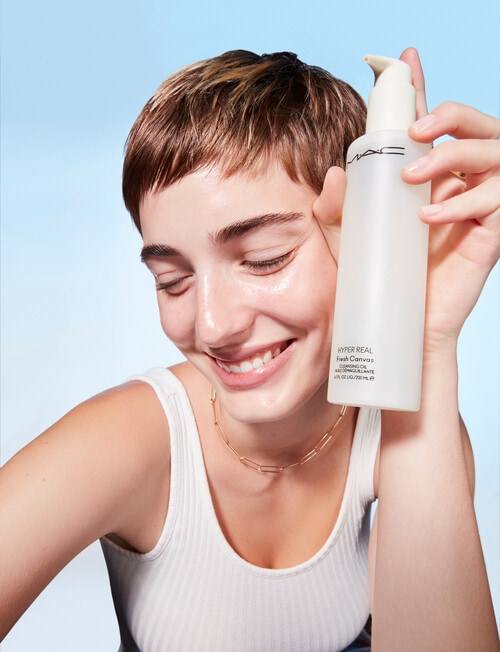 MAC Hyper Real Fresh Canvas Cleansing Oil 200ml product photo View 03 L