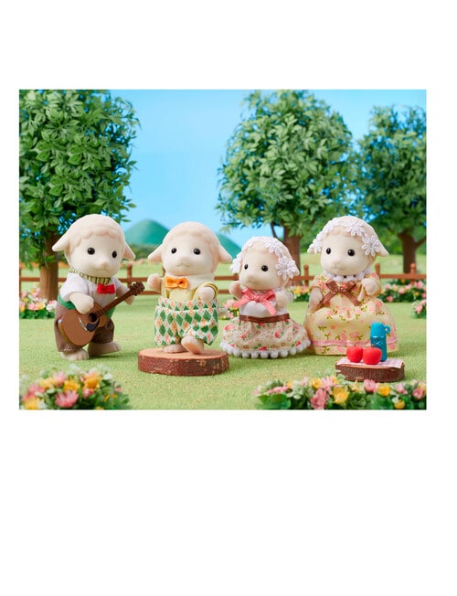 Sylvanian Families Sylvanian Families Sheep Family, 4-Figures product photo View 03 L