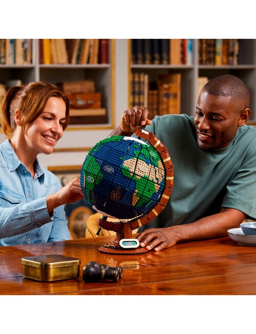 LEGO Ideas The Globe, 21332 product photo View 04 L