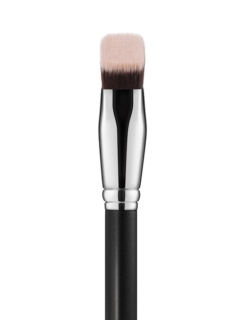 MAC 171S Smooth-Edge All Over Face Brush product photo View 03 L