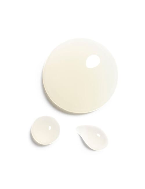 CHANEL N&deg;1 DE CHANEL REVITALIZING SERUM Smooths and Provides Radiance, For Younger-Looking Skin 100ml product photo View 04 L